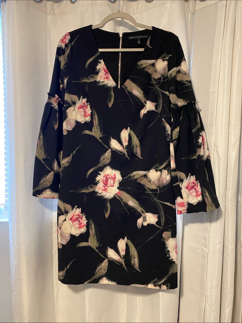 White House Black Market Black Floral V-Neck Mini Dress size 6